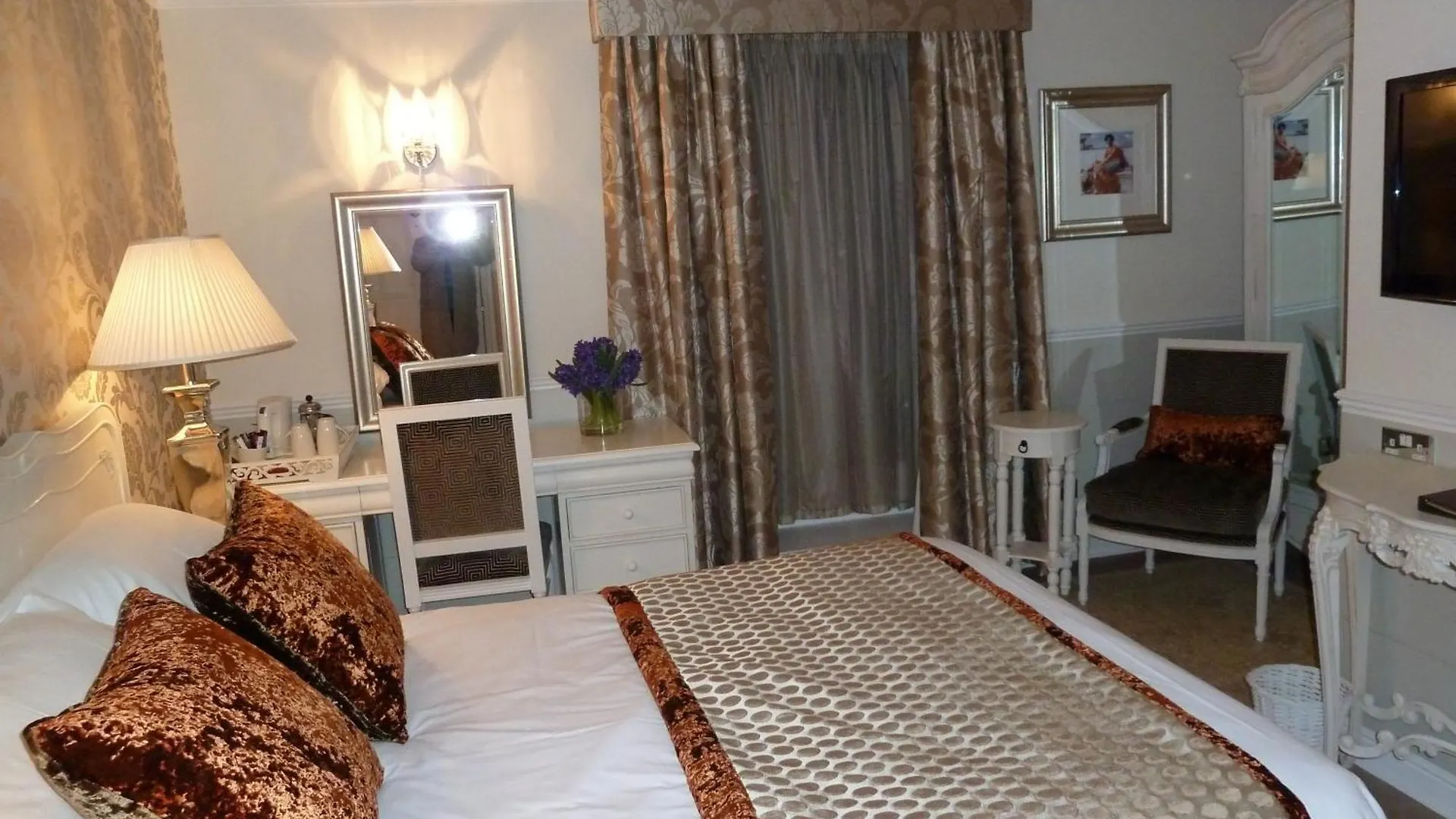**** Hotel The Belmore Sale United Kingdom